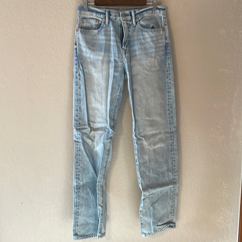 AE Light wash Relaxed Jeans